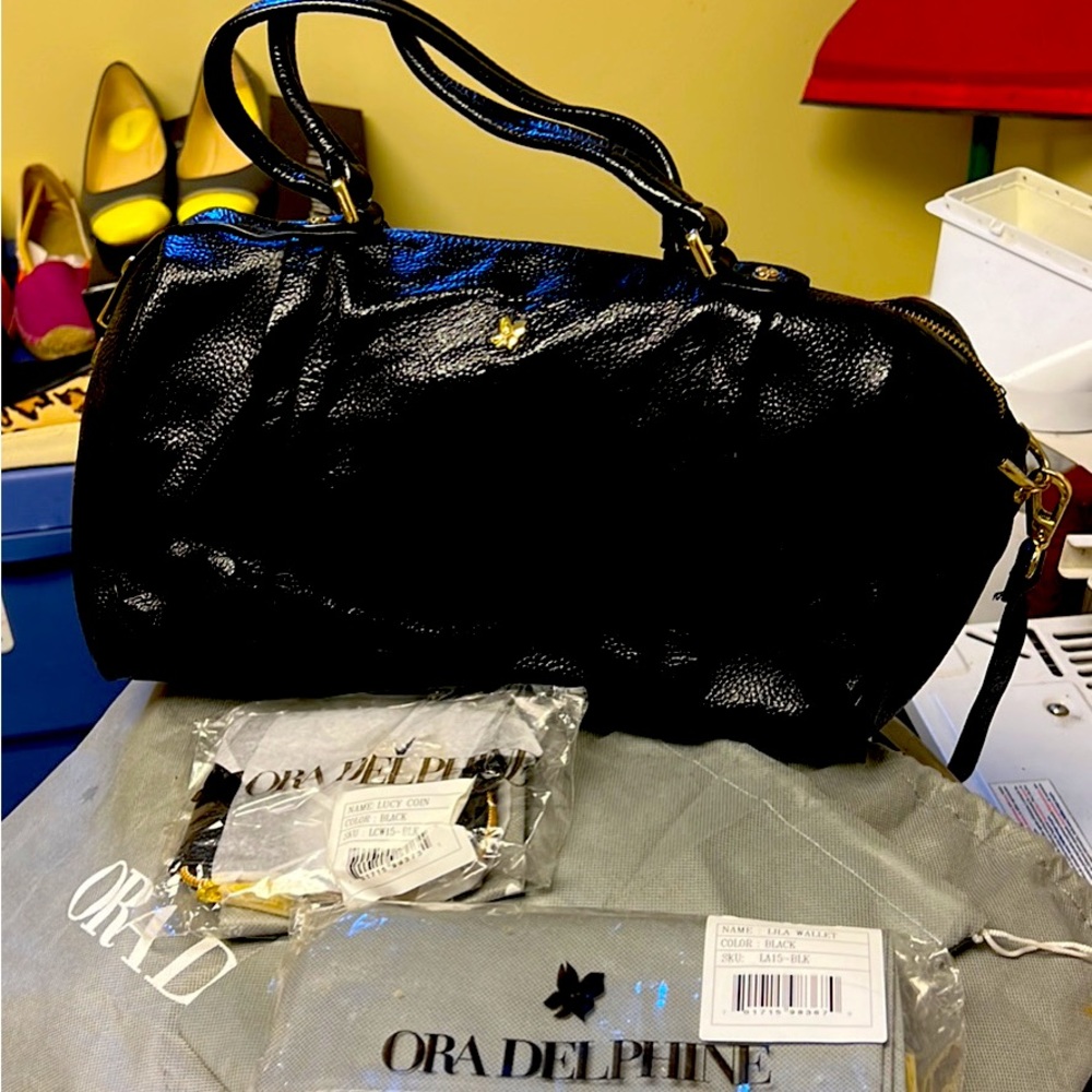 BLACK SOLD.            BURGANDY AVAILABLE WITH COUN PURSE ONLY